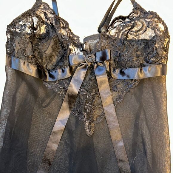 Black Lace Chemise with Scalloped Hem - Picture 5 of 5